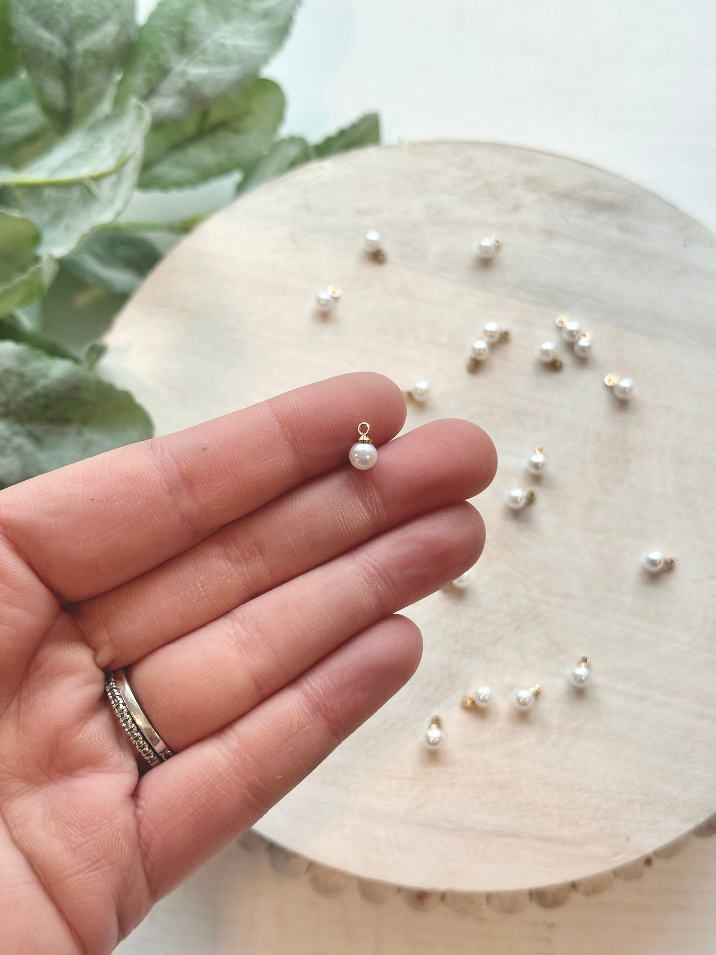 Micro Pearl Charms 5mm - Gold (10pc)