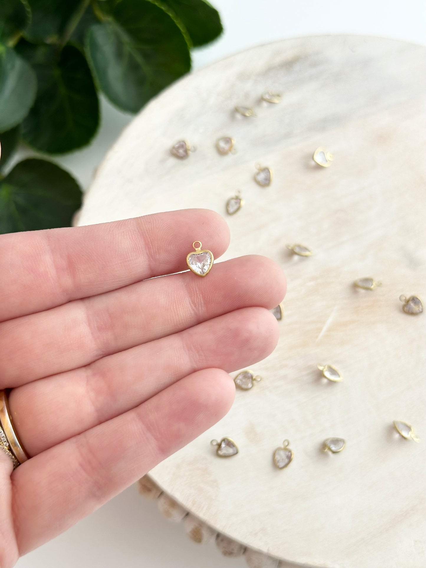 Micro Glass Heart Charm - Gold (10pc)