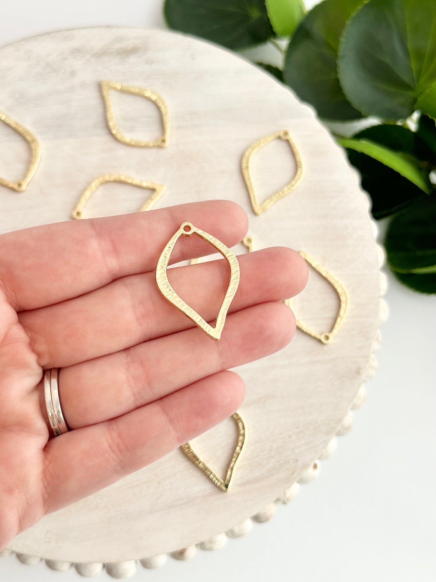 Brushed Open Petal Charm - Gold (10pc)