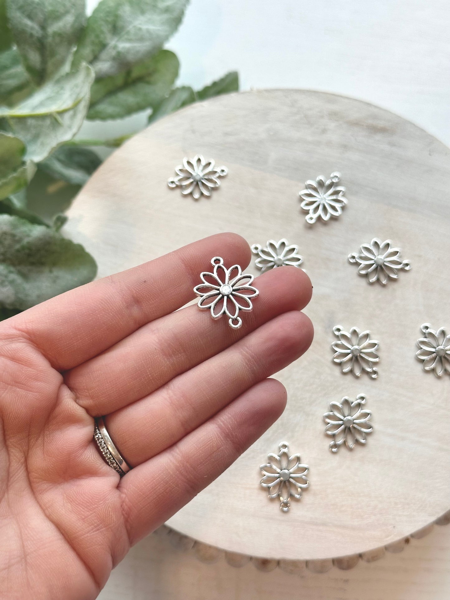 Daisy Flower Connector Charm - Gold or Silver (10pc)