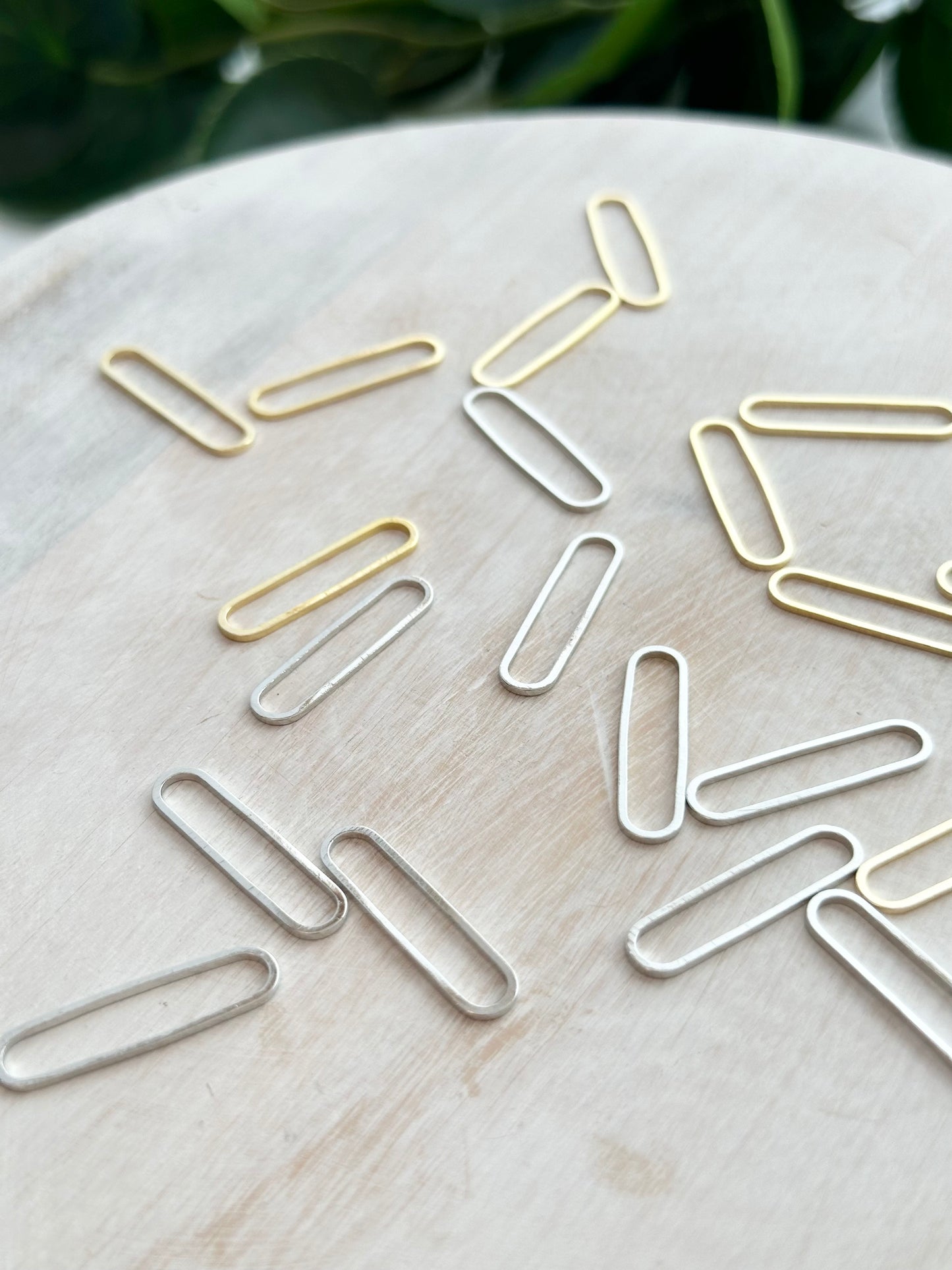 Paperclip Charm - Oval Capsule - Gold or Silver (10pc)