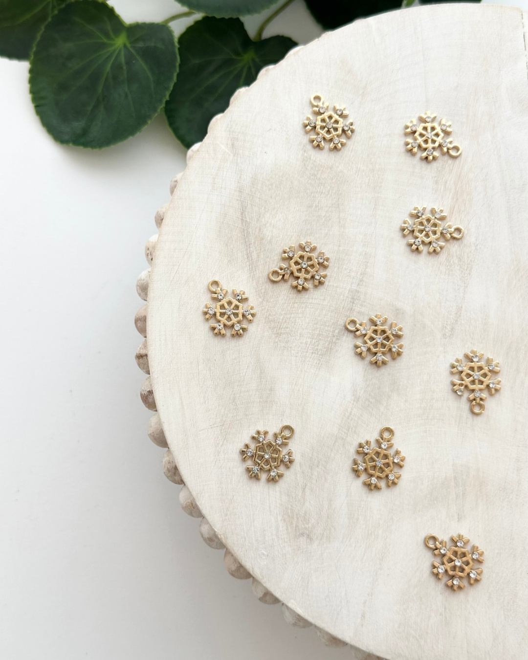 Snowflake Charms - Gold  (10pc)