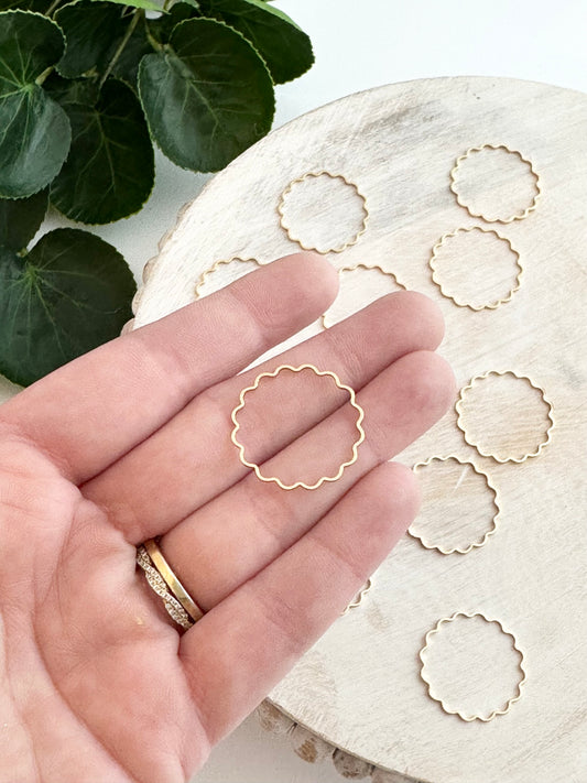 Scallop Circle - Gold (10pc)