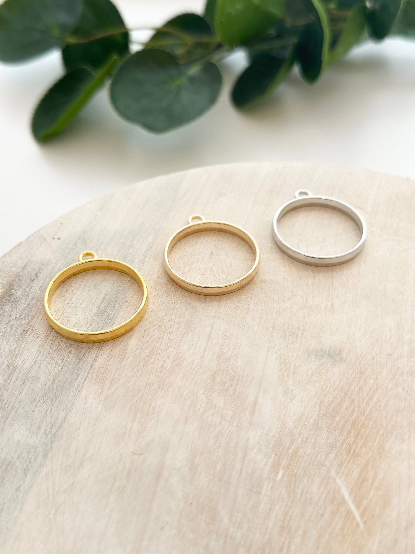 Circle Bezel Charm - Gold, KC Gold or Silver (10pc)