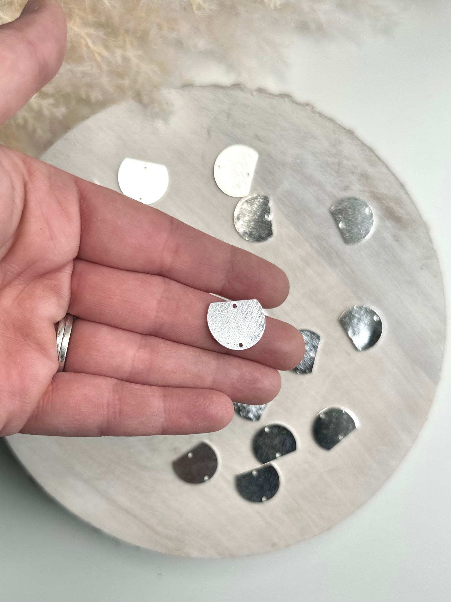 Brushed Semi-Circle Connector - Gold or Silver (10pc)