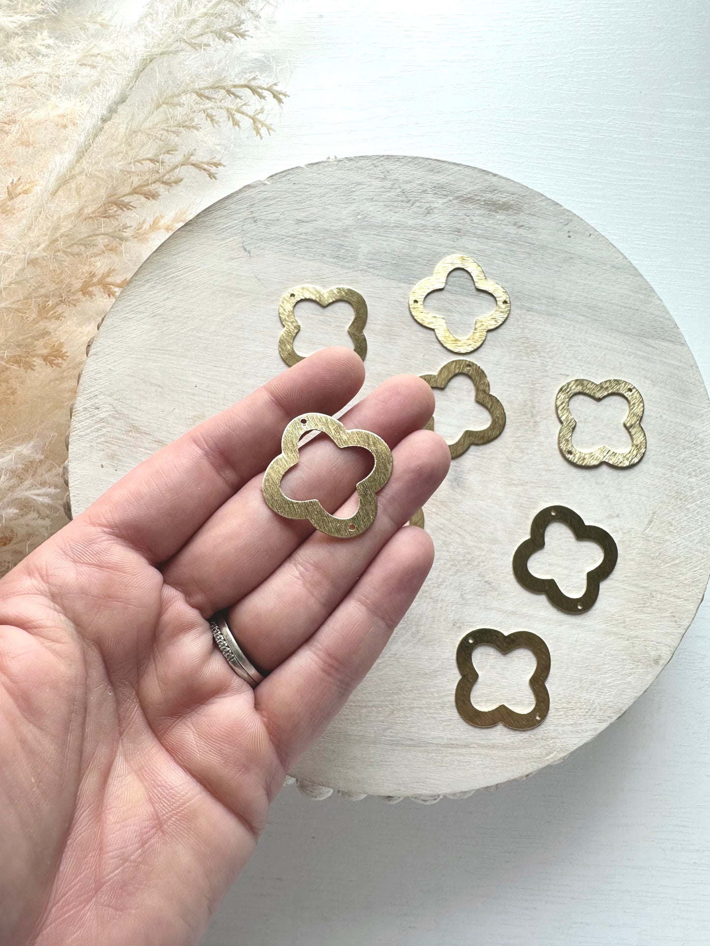 Brushed Quatrefoil Charm - Gold (10pc)