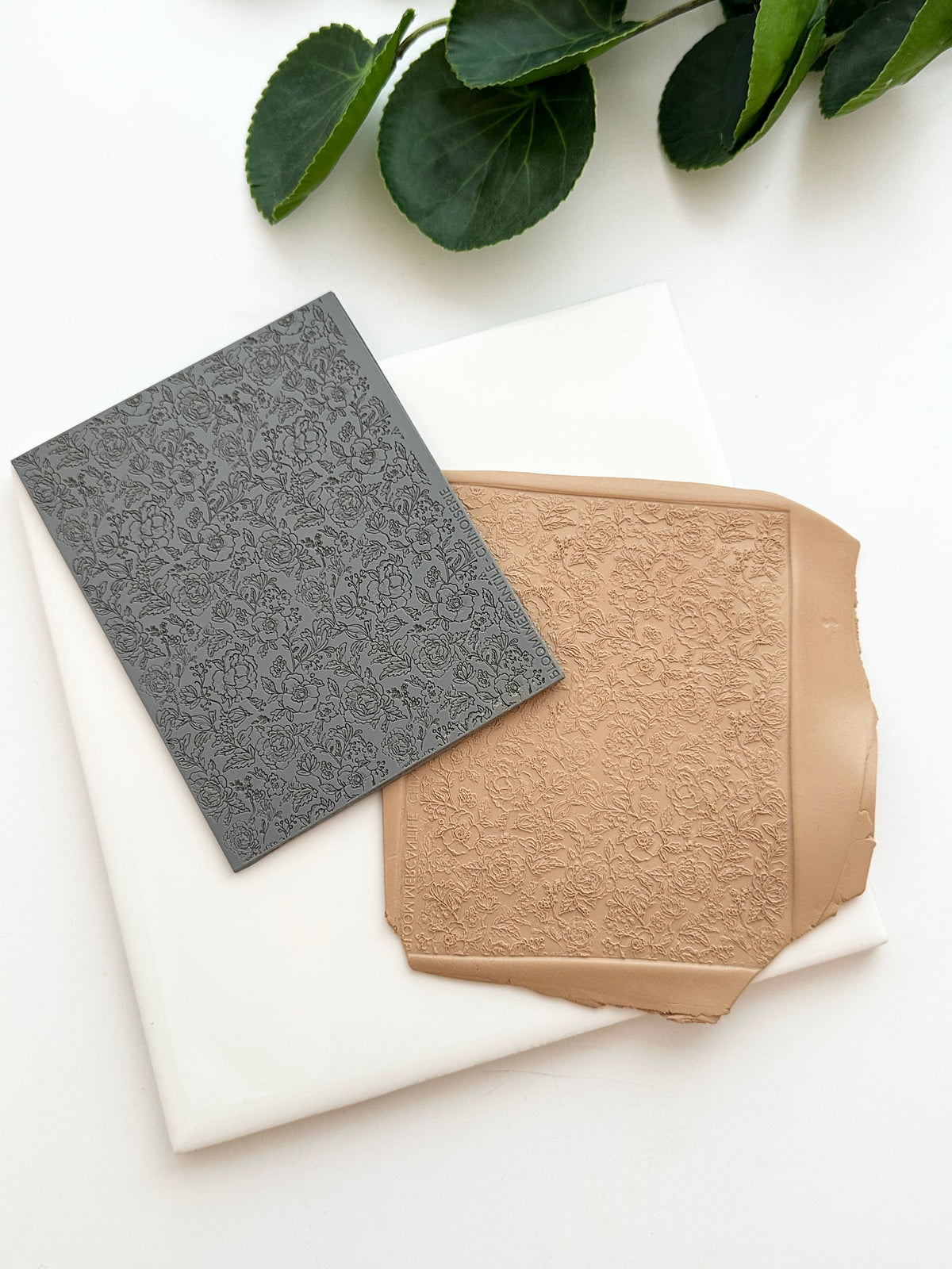 Chinoiserie Floral Fineline | Texture Mat