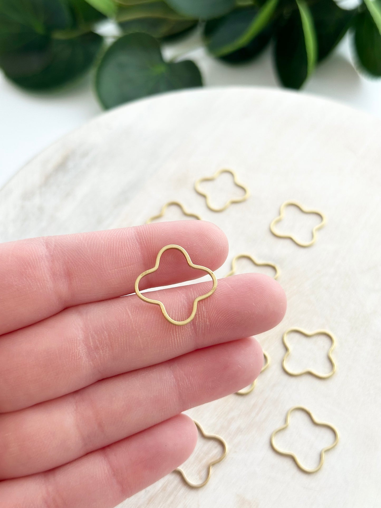 Quatrefoil Bezel Charm - 20mm, 25mm - Gold (10pc)