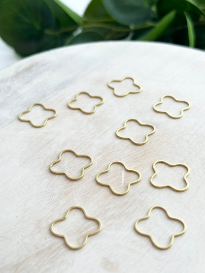 Quatrefoil Bezel Charm - 20mm, 25mm - Gold (10pc)