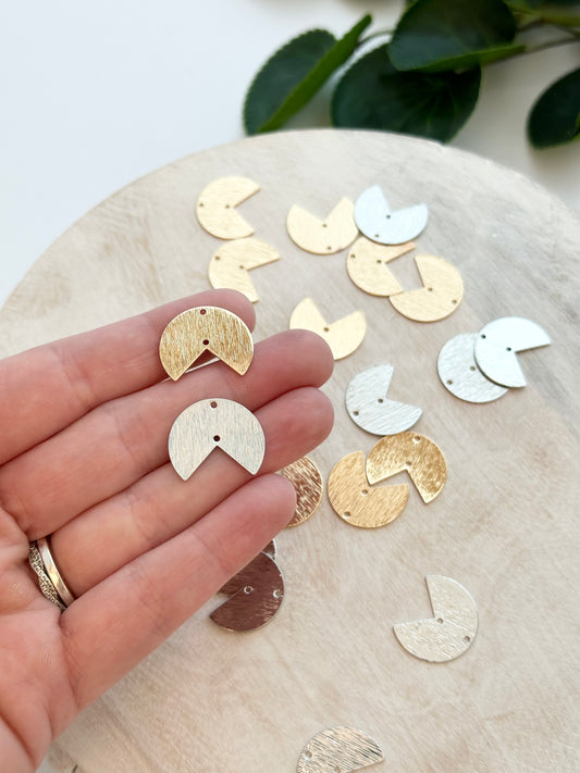 3/4 Brushed Circle Connector Charm - Gold or Silver (10pc)