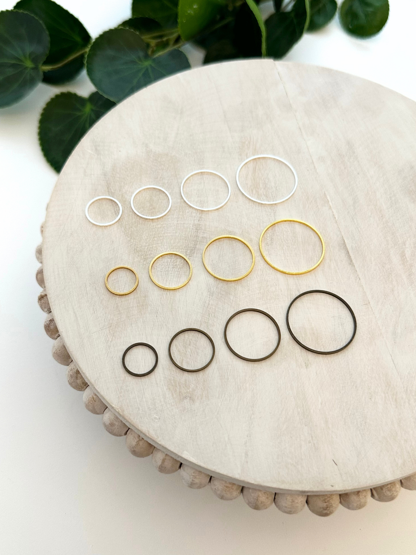 Circle Bezel Charm - 13mm, 16mm, 20mm, 25mm - Gold, Silver, or Antique Bronze (10pc)
