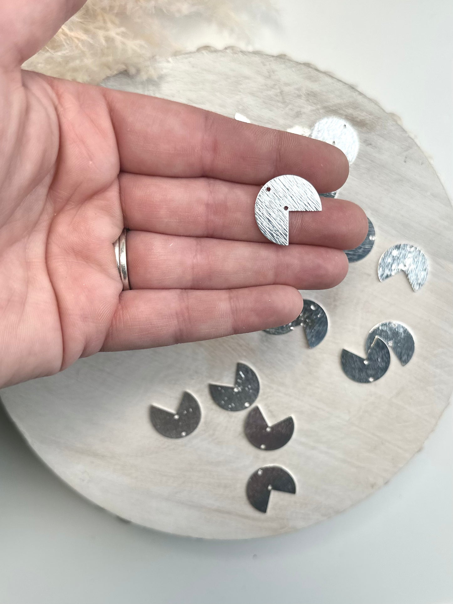 3/4 Brushed Circle Connector Charm - Gold or Silver (10pc)